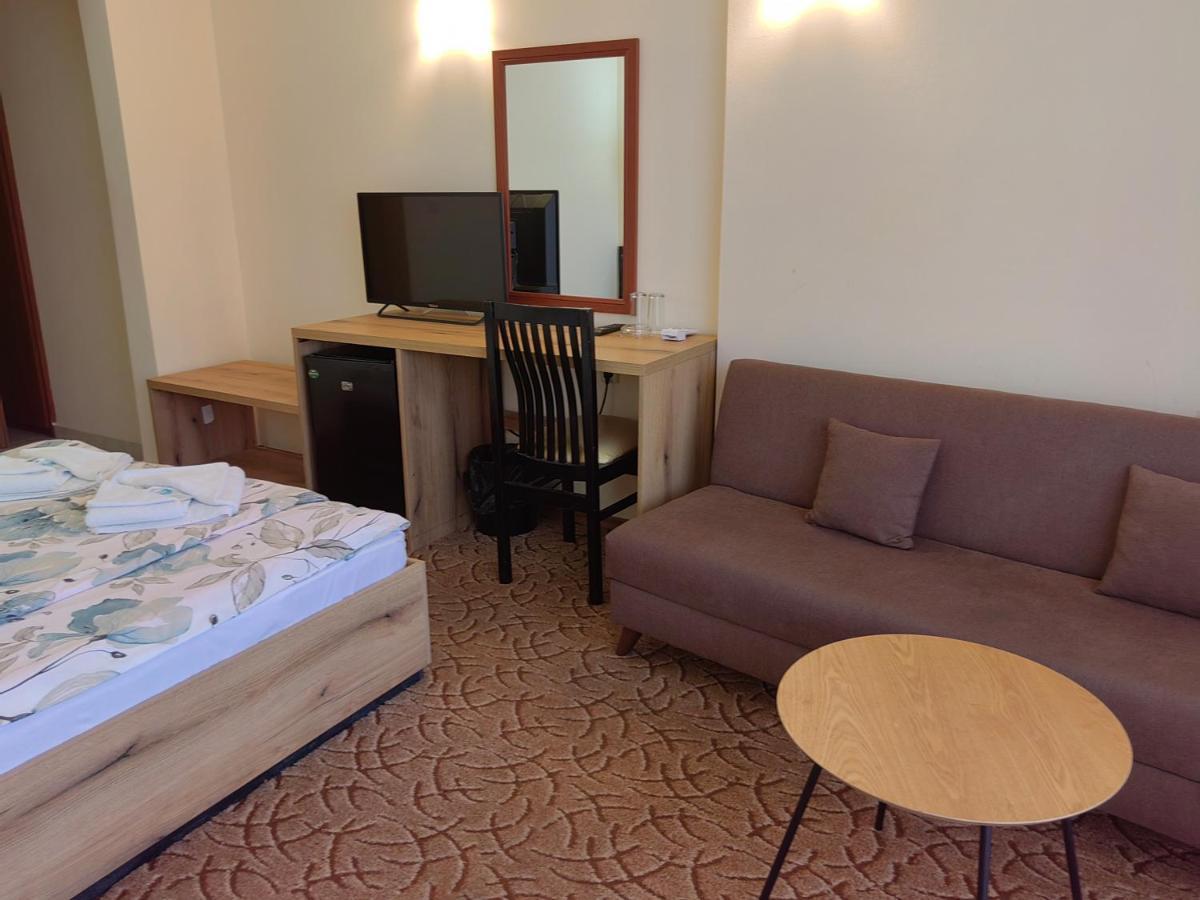 Family Hotel Diana Tsarevo Bagian luar foto
