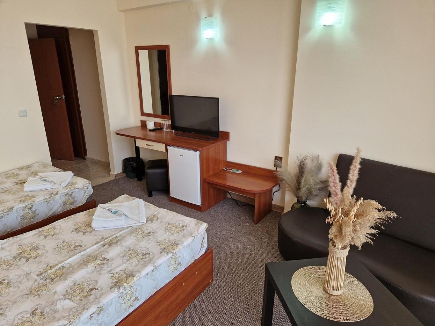 Family Hotel Diana Tsarevo Bagian luar foto