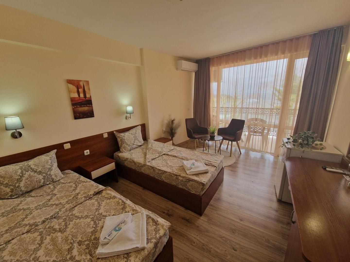 Family Hotel Diana Tsarevo Bagian luar foto