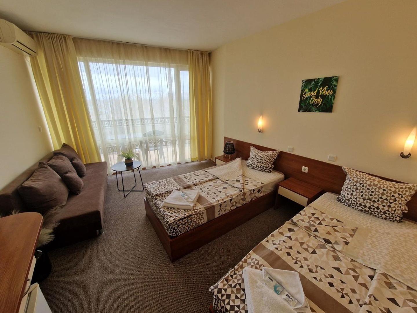 Family Hotel Diana Tsarevo Bagian luar foto