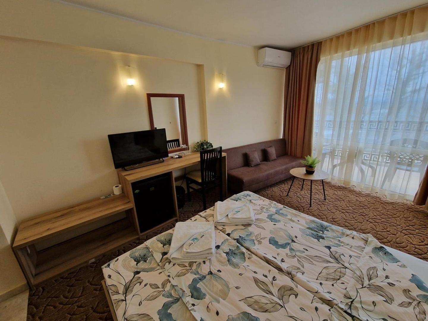 Family Hotel Diana Tsarevo Bagian luar foto