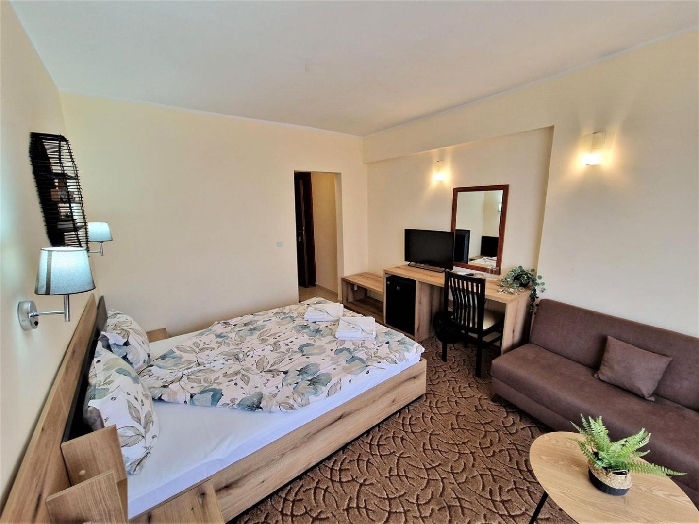 Family Hotel Diana Tsarevo Bagian luar foto