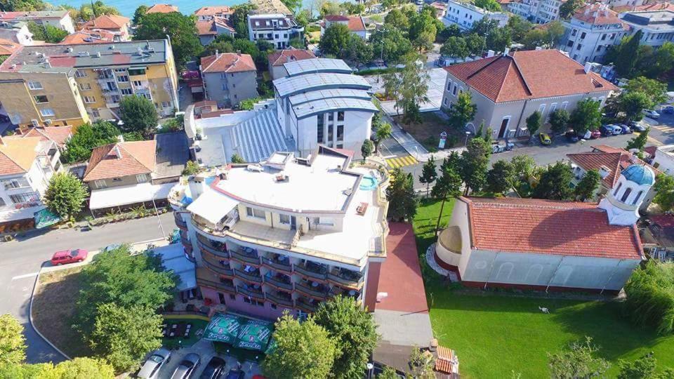 Family Hotel Diana Tsarevo Bagian luar foto